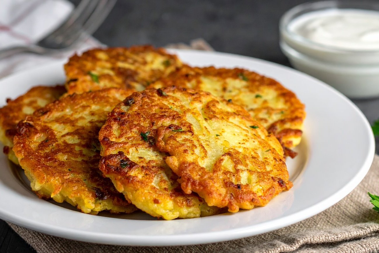 Virėjai atskleidė paslaptį: kodėl bulvių blynai tamsėja ir kaip tai sustabdyti vienu ingredientu