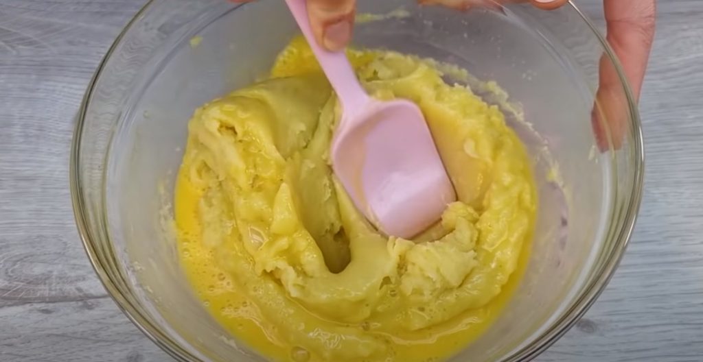 Готовлю на Рождество и Новый Год. Торт из заварного теста с нежным кремом, миндальной посыпкой