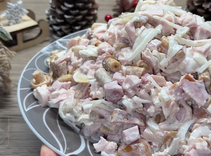 Быстрый салат на праздничный стол из 3-х ингредиентов. Просто, сытно и вкусно!