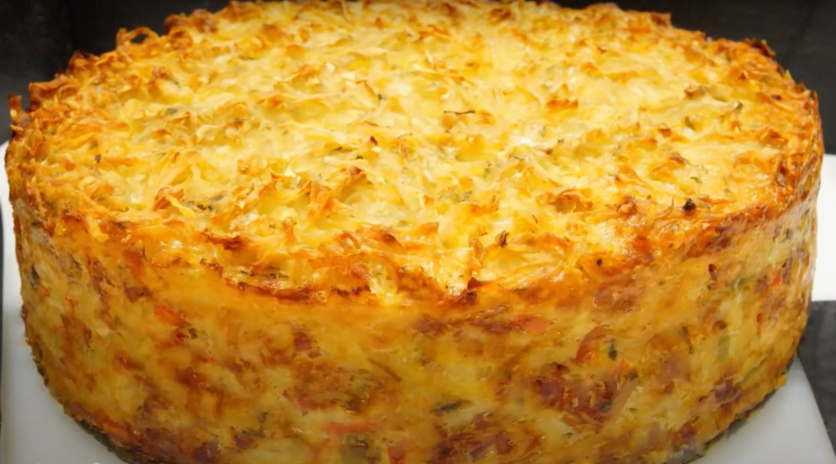 Mėsos pyrago receptas Kalėdoms. Paprasta ir turtinga: nustebinti svečius vištienos pyragu