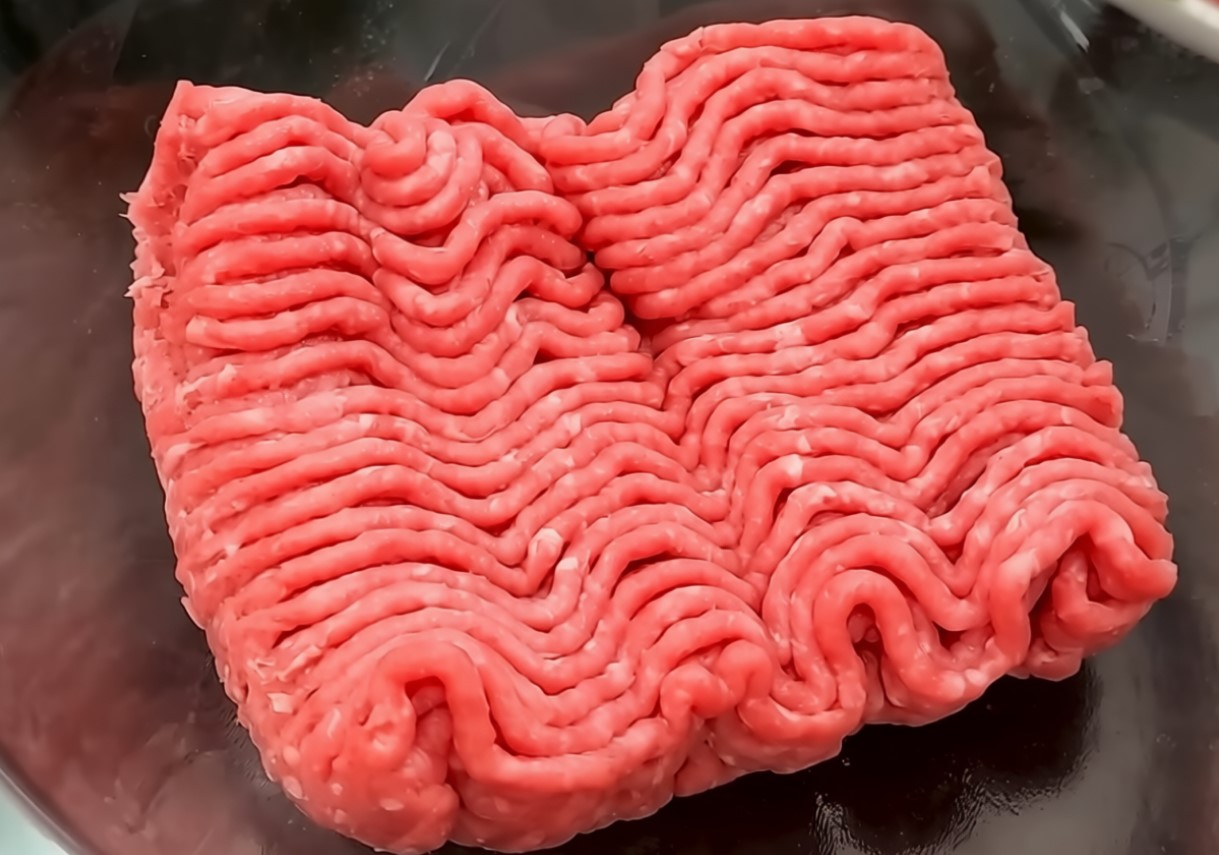 Slapti mėsos kukuliai su netikėtu įdaru 2026-ųjų Naujųjų metų išvakarėse – tinkamiausias patiekalas!