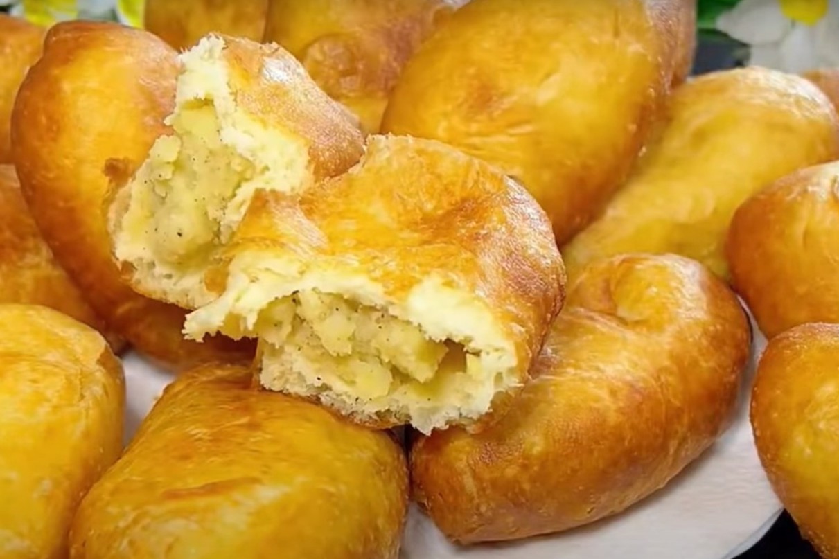 Pyragai su bulvėmis ant kefyro be mielių. Greičiausia tešla