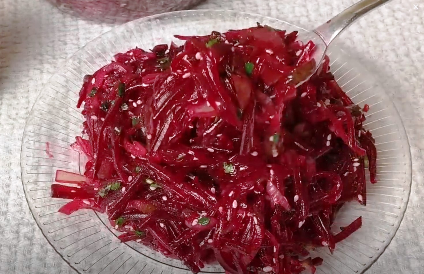 Šios salotos ruošiamos kasdien ir per šventes – suvalgomos akimirksniu!