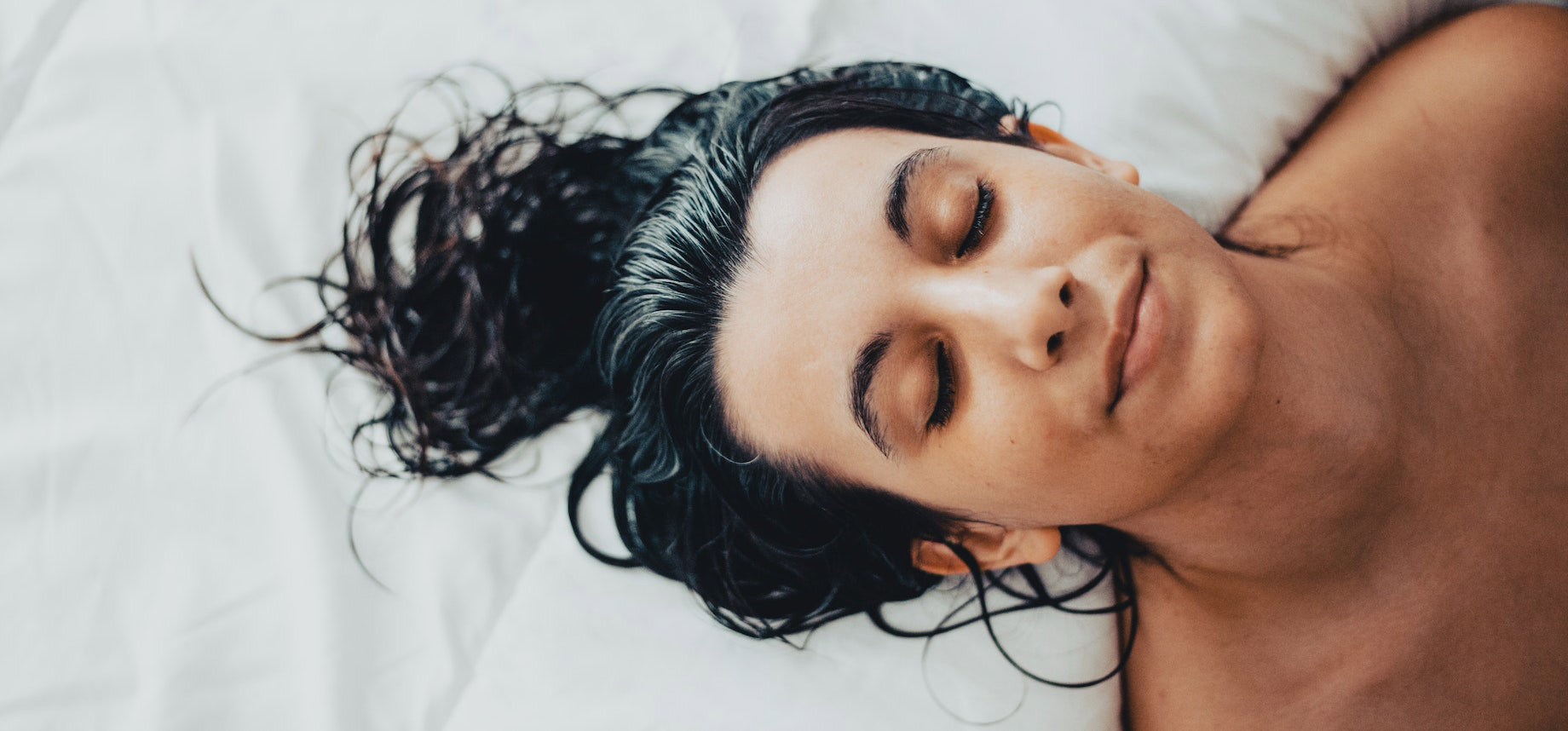 Peršalimas ir kraujagyslių spazmai: nekenksmingas miego ritualas gadina plaukus ir sveikatą.