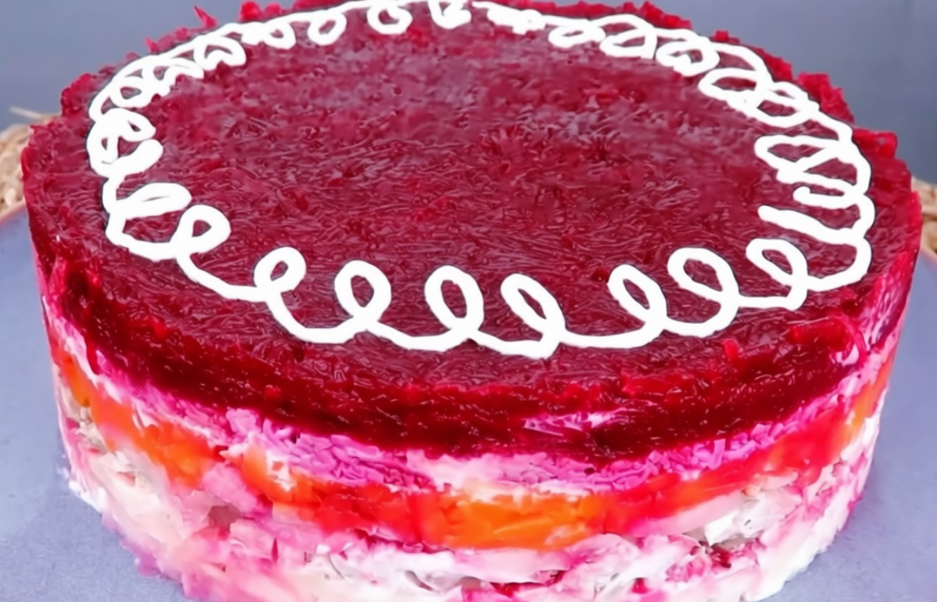 „Mėsos kailis” – ryškios šventinės salotos 2026-ųjų Naujųjų metų išvakarėms! Patikrintas receptas, kuris tikrai patiks jūsų svečiams