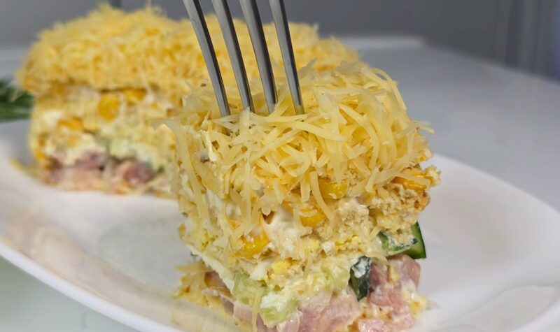 Закусочный торт-салат "Снежные слои". Идеальное сочетание ингредиентов на праздничный стол