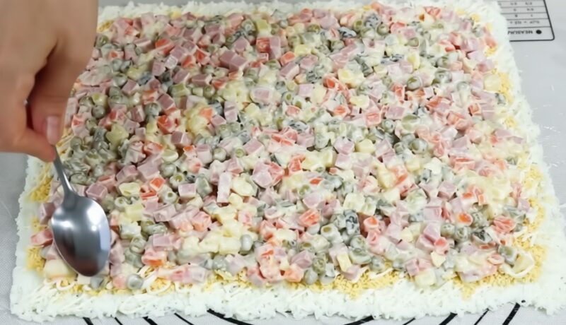 Праздничный шедевр из простых продуктов. Салат, который я буду готовит каждый Новый год!