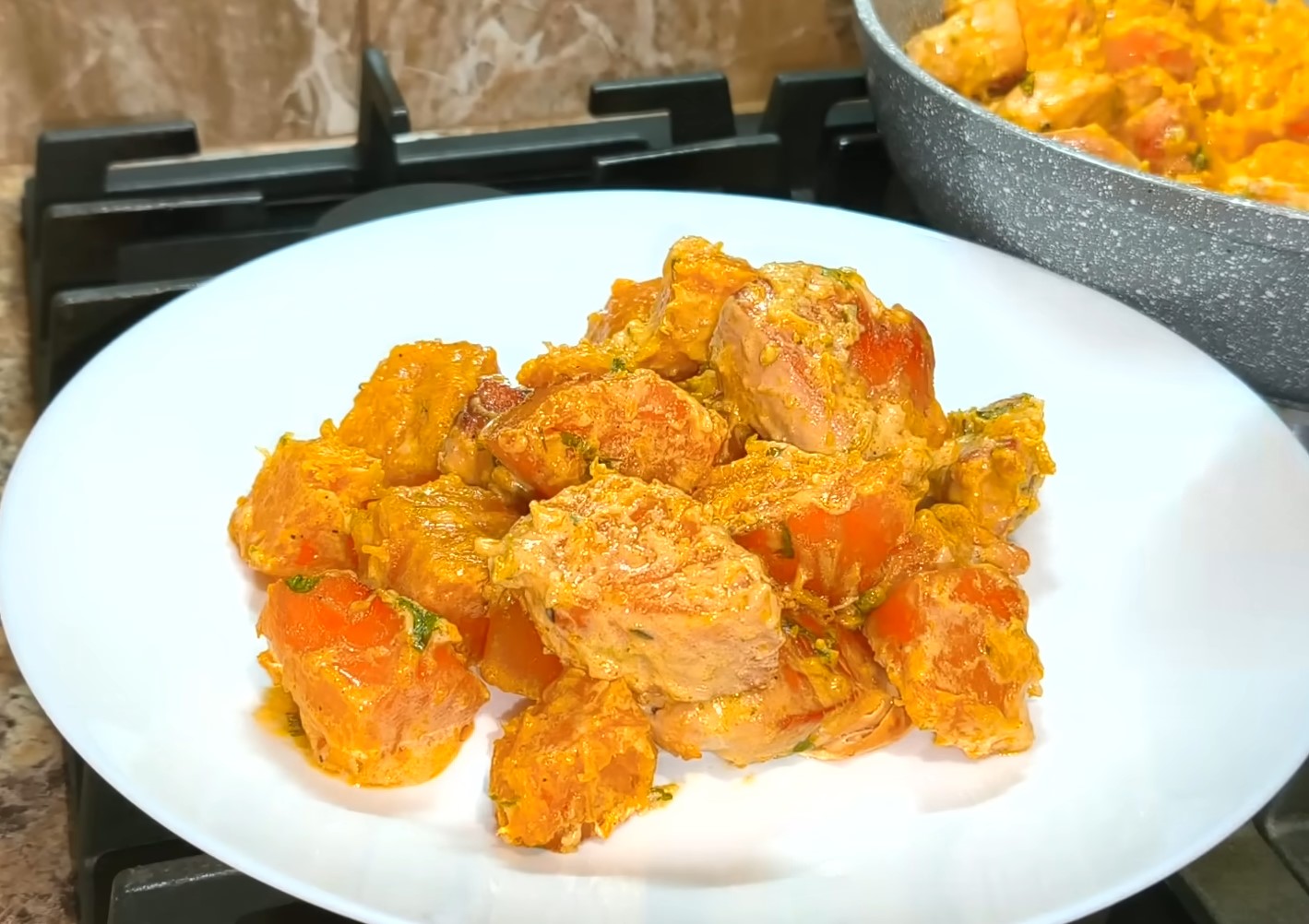 Vištiena su moliūgais nuostabaus skonio padaže. Paprastas receptas – šeima bus patenkinta!