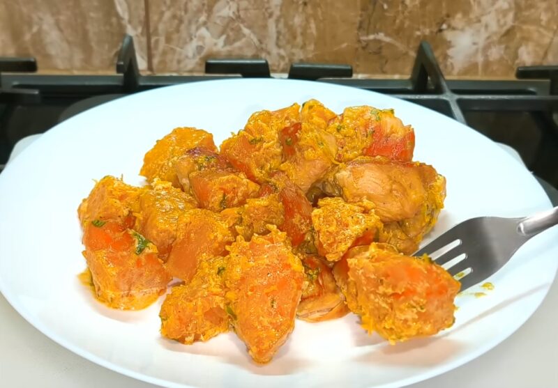 Курица с тыквой в изумительно вкусном соусе. Простой рецепт - семья будет довольна!