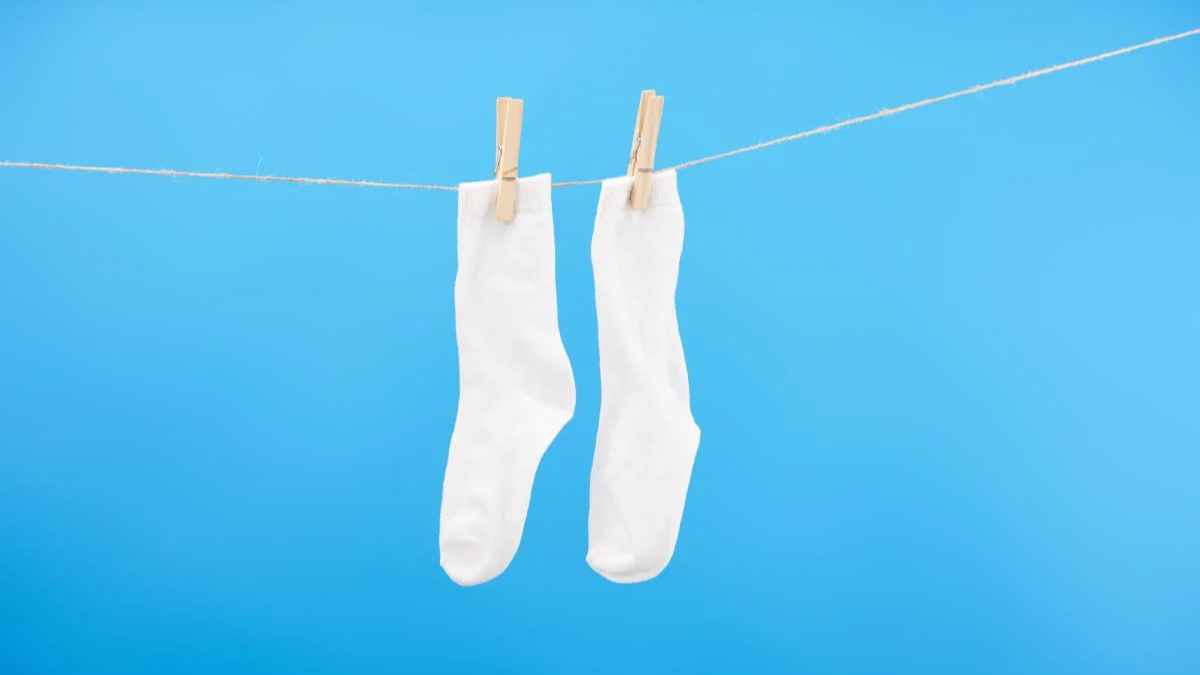 Jie taps baltesni už sniegą: kaip ir kuo balinti kojines