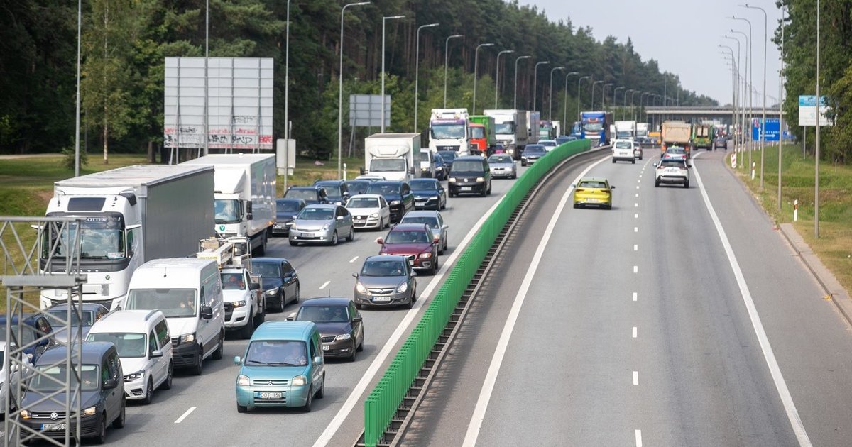 Vairuotojams – skubus įspėjimas: jei taip padarėte, užblokuokite banko kortelę
