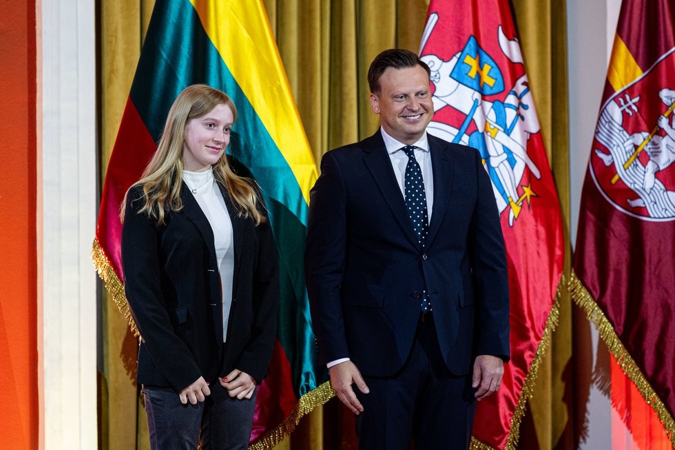 Žuvusi 19-metė šimtukininkų pagerbimo šventėje su Vilniaus meru Valdu Benkunsku (Paulius Peleckis/ BNS nuotr.)
