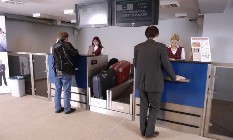 Dėl sustiprintų aviacijos saugumo patikros procedūrų – tam tikrais laikotarpiais gali formuotis keleivių eilės Vilniaus oro uoste