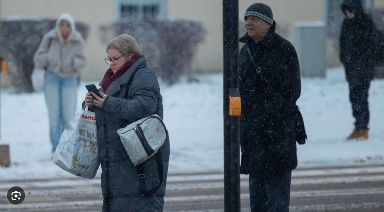 Išėję į lauką po 17 val. galite gauti baudą: įspėja, kada teks mokėti ir 40 eurų
