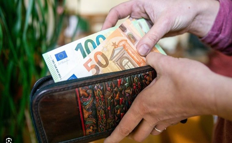 Įsigalioja naujas mokestis: štai kokie produktai brangs 4 eurais