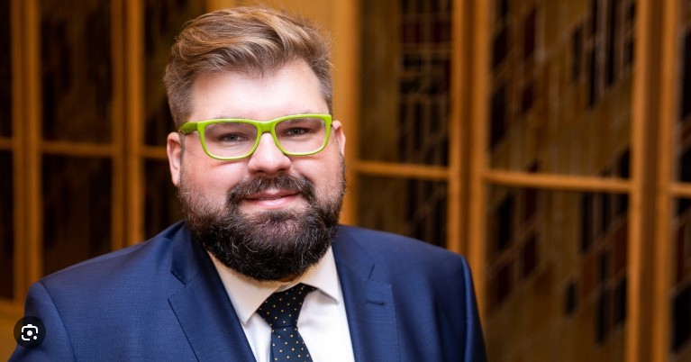 Įtariama, kad dėl konservatoriaus Kristijono Bartoševičiaus veiksmų galėjo nukentėti ir „Ąžuoliuko“ auklėtiniai
