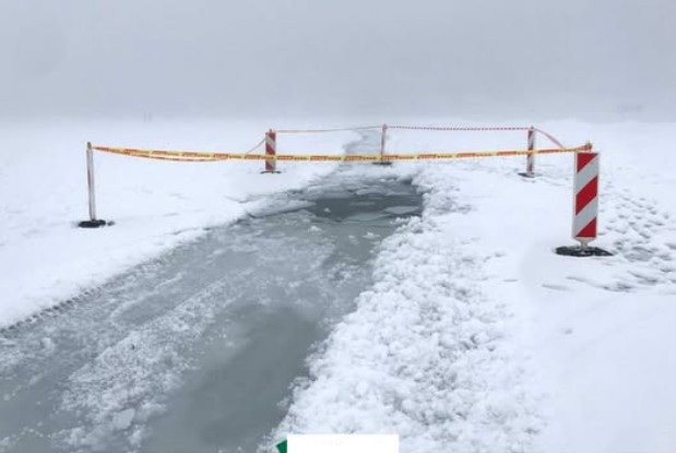 Kauno rajone pasivažinėjimas keturračiu baigėsi liūdnai – vairuotojo kūną iš tvenkinio ištraukė narai