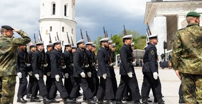 „Lietuva, šalis, laukianti karo“ – vaizdas Vilniuje pribloškė žymų prancūzų filosofą