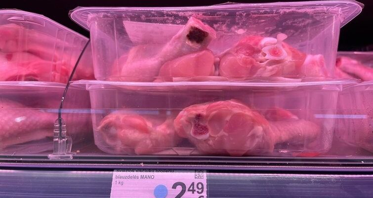 Pamačiusi, kokią mėsą pardavinėja „Maxima“, pirkėja neslėpė: likau nustėrusi