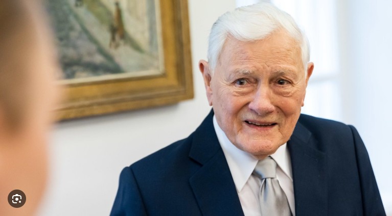 Tai šokiruoja! Adamkaus pavardė paminėta tarp Epsteino dokumentų…