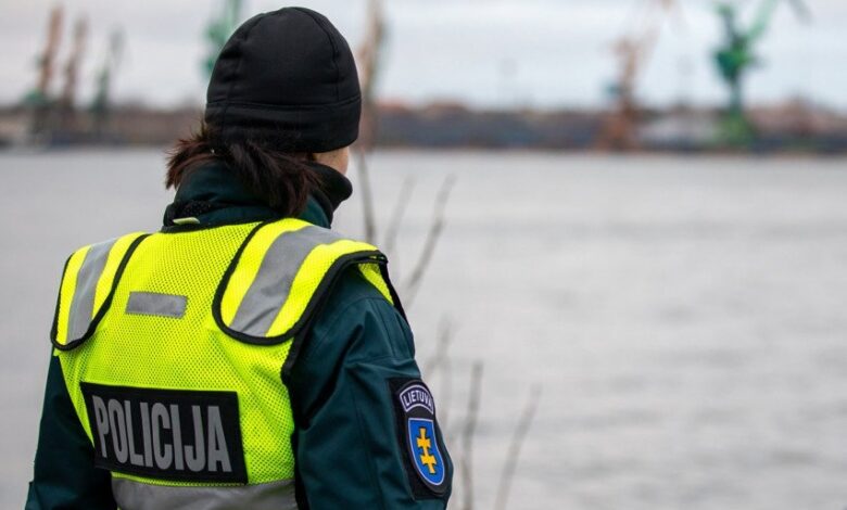 Vilniaus rajone nusižudyti norėjusi moteris užpuolė ir sužalojo policijos pareigūnę