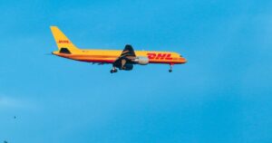 Padegamųjų siuntų byloje apklaustas vienas DHL vadovų: pasisekė, kad lėktuvas vėlavo