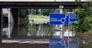 Iš kelininkų – naujausia žinia dėl apsemto viaduko Avižieniuose