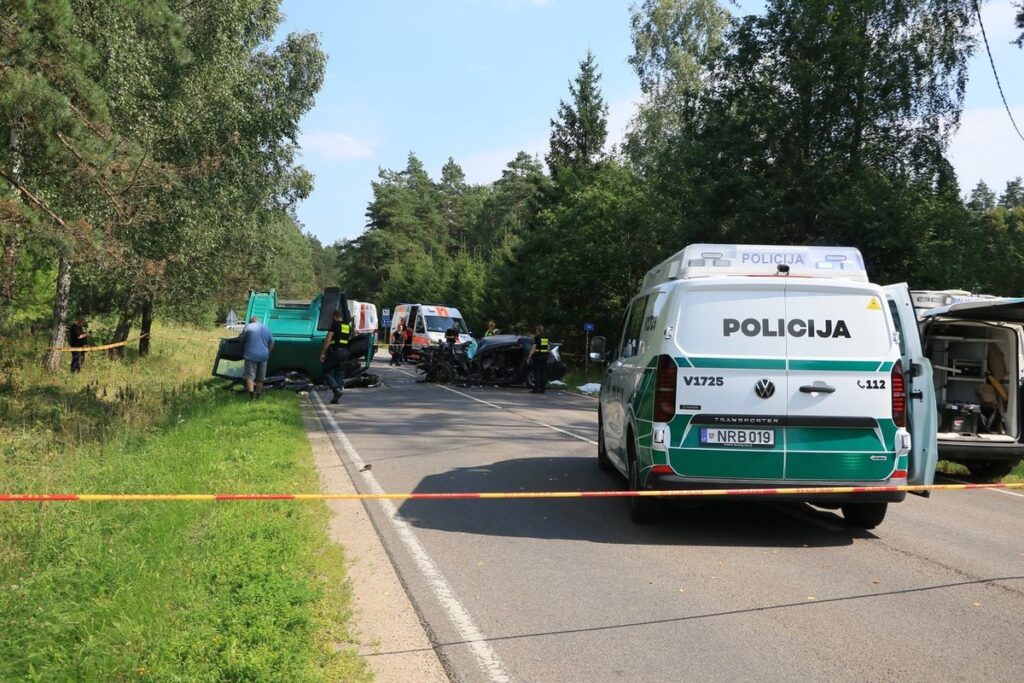 Tragiška avarija Nemenčinėje: žuvo trys žmonės, įskaitant mažametę mergaitę
