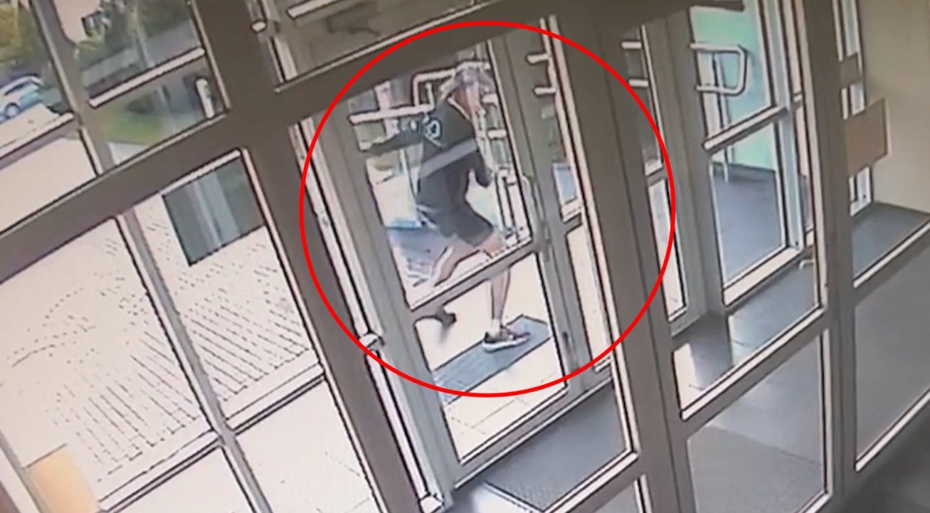Panevėžyje – siaubą keliantis jaunos merginos elgesys: „Padarysiu Baltramiejaus naktį“