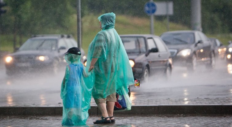 Savaitgalį smogs tropinis karštis, tačiau tarnybos perspėja įspėja – reiks pasisaugoti vieno gamtos reiškinio