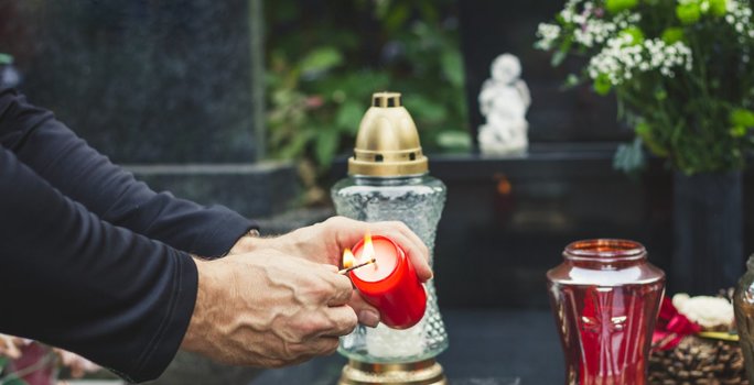 Paklausus, ar verta dengti kapą Lietuvoje akmens plokšte, rėžė atvirai: „Daugeliui tas dengimas...“