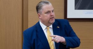 Dėl degalų kainų – ministro žinia: netrukus skelbs priemones