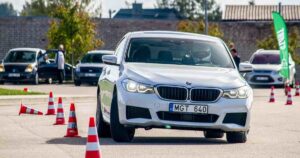Slalomo trasoje – nauji iššūkiai ir daug emocijų: Molėtuose varžėsi žmonės su negalia